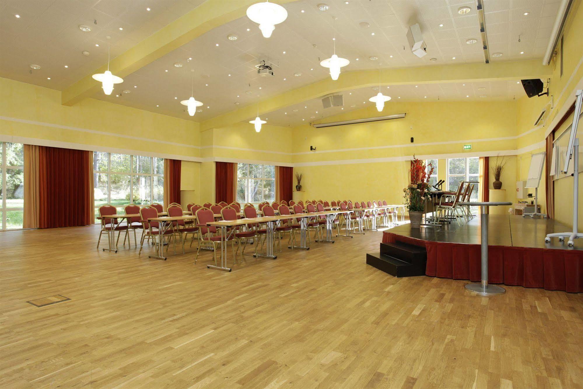 Hotel Nova Park Conference Knivsta  Zewnętrze zdjęcie